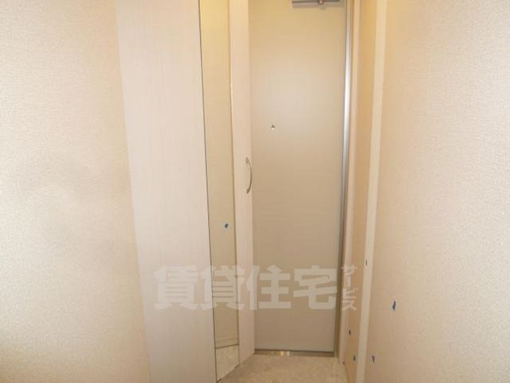 大阪府堺市堺区出島町4丁の賃貸アパートの玄関