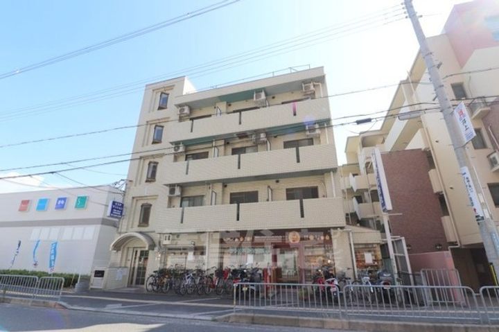大阪府吹田市泉町5丁目の賃貸マンションの外観