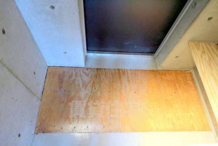 京都府京都市伏見区深草キトロ町の賃貸マンションの玄関