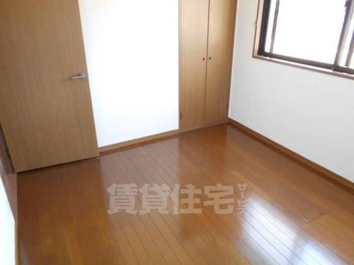 大阪府柏原市国分市場2丁目の賃貸マンションの寝室