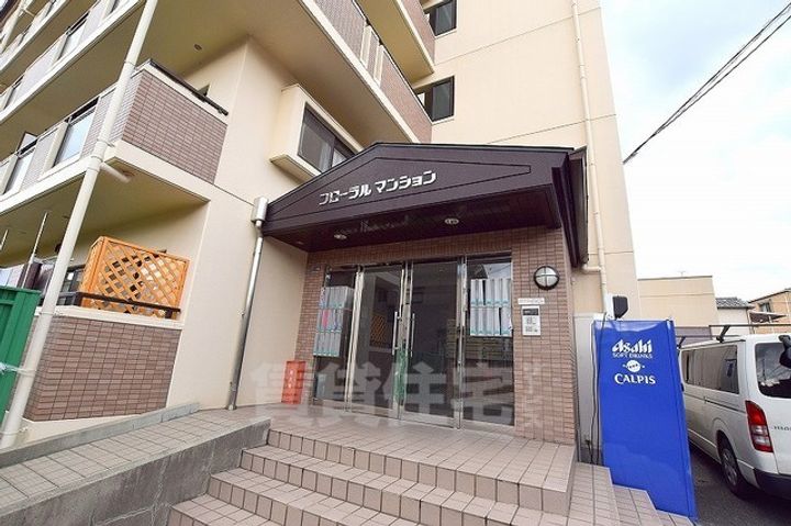 大阪府柏原市国分市場2丁目の賃貸マンションの玄関