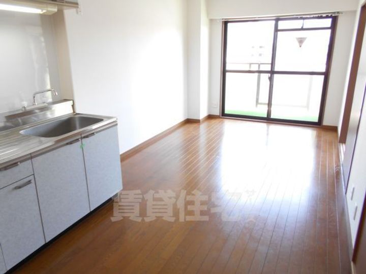 大阪府柏原市国分市場2丁目の賃貸マンションの居間