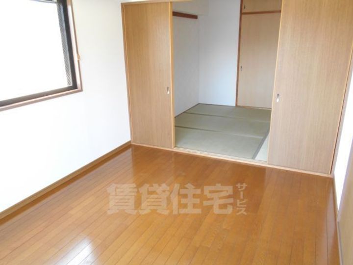 大阪府柏原市国分市場2丁目の賃貸マンションの居間