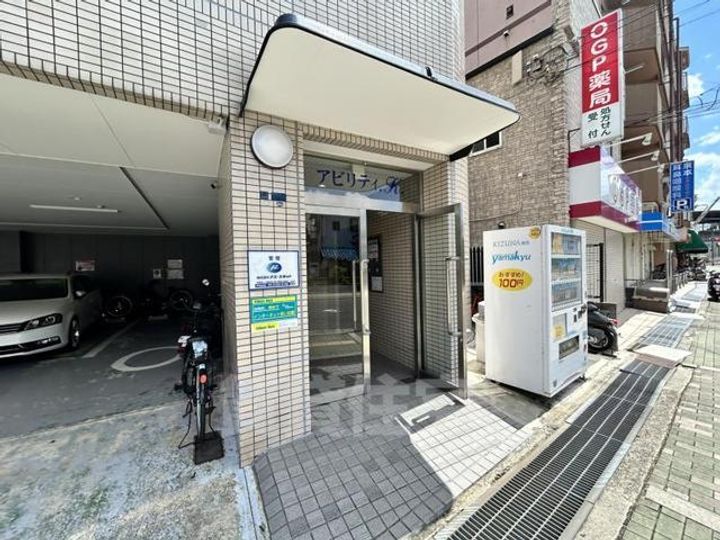 大阪府寝屋川市萱島信和町の賃貸マンションの玄関
