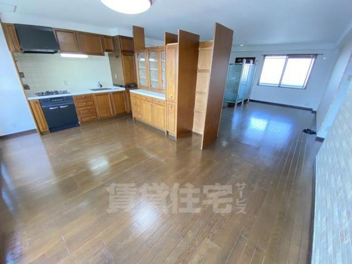 大阪府寝屋川市萱島信和町の賃貸マンションの居間