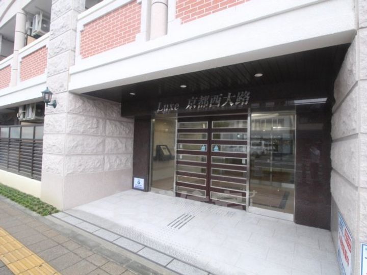 Luxe京都西大路の玄関