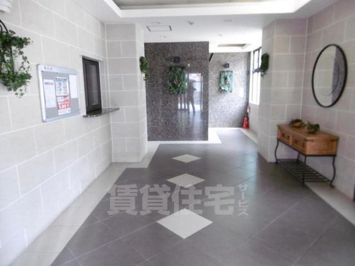 ディーズコート南新町の玄関