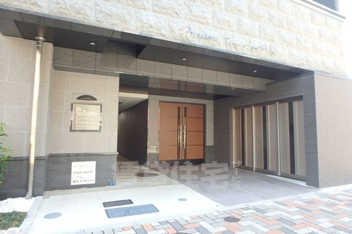 プレサンス広小路通パルスの玄関