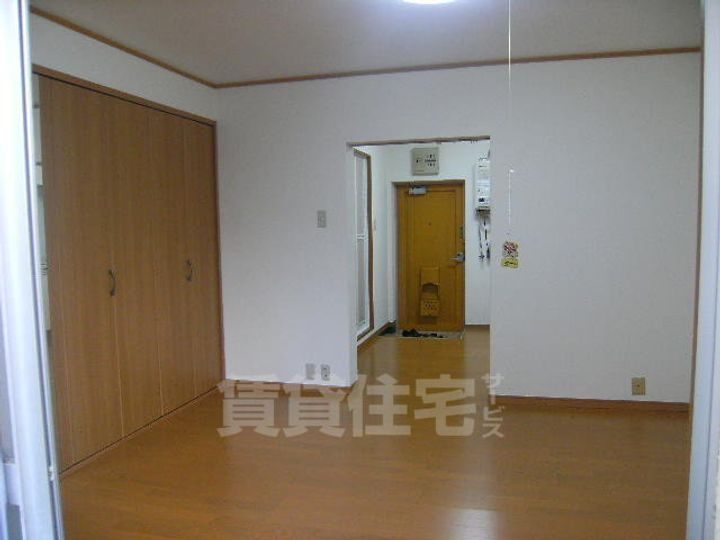 大阪府豊中市服部西町2丁目の賃貸マンションの居間