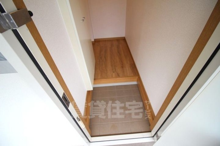 大阪府豊中市稲津町3丁目の賃貸アパートの玄関