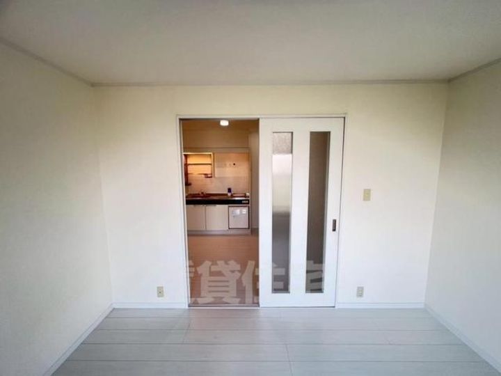 大阪府豊中市服部南町5丁目の賃貸マンションの内装