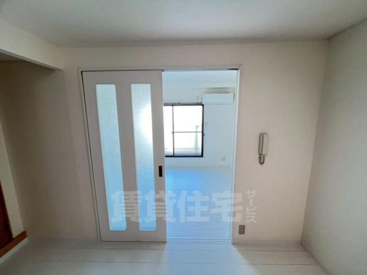 大阪府豊中市服部南町5丁目の賃貸マンションの内装