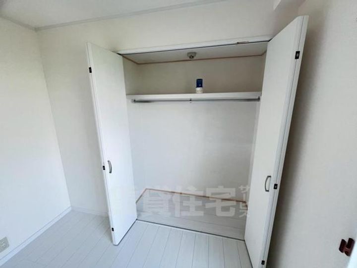 大阪府豊中市服部南町5丁目の賃貸マンションの内装