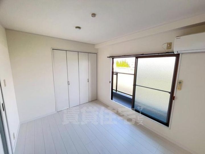 大阪府豊中市服部南町5丁目の賃貸マンションの居間