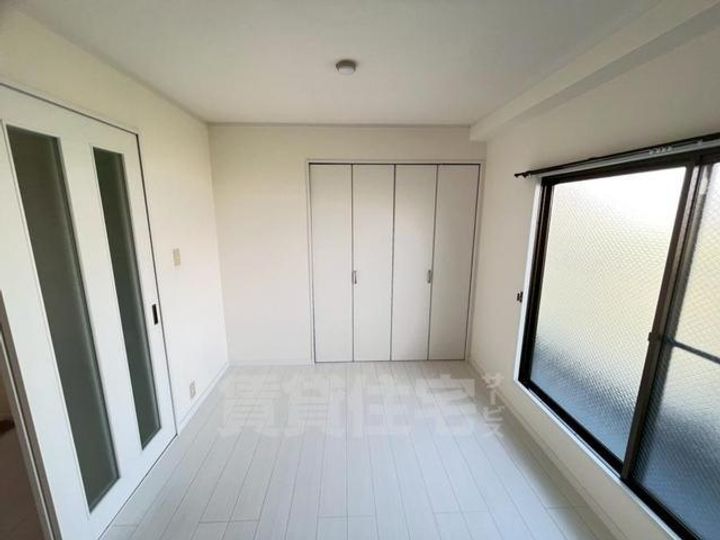 大阪府豊中市服部南町5丁目の賃貸マンションの居間