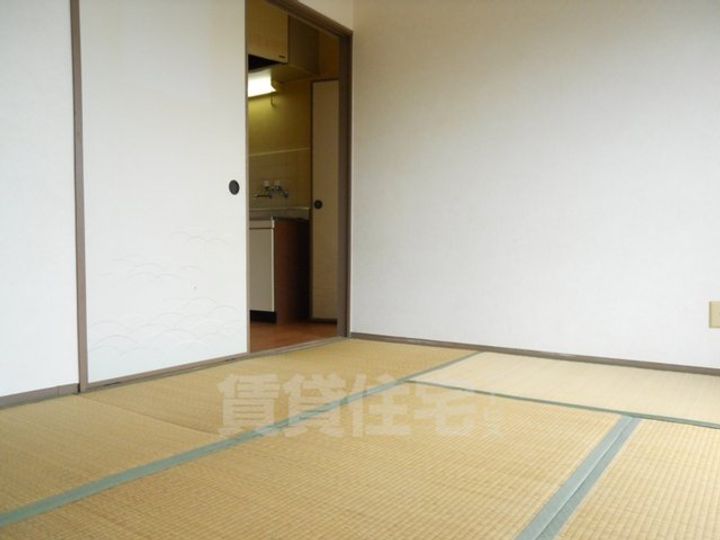大阪府豊中市大黒町2丁目の賃貸マンションの居間