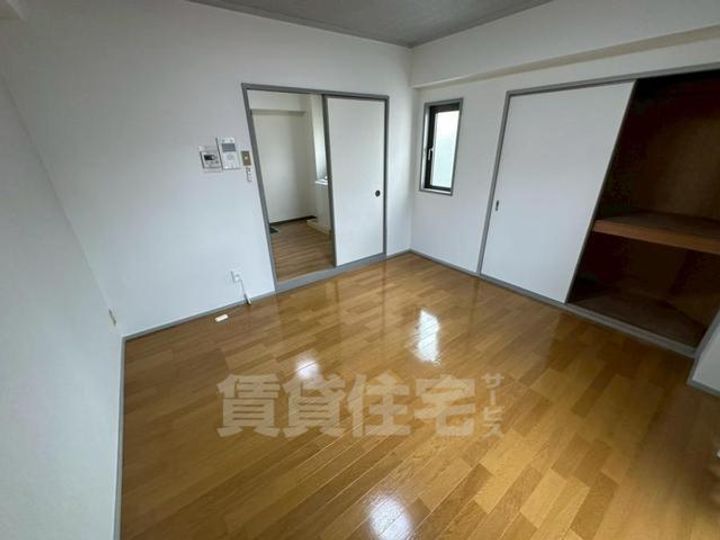 大阪府豊中市螢池東町4丁目の賃貸マンションの居間
