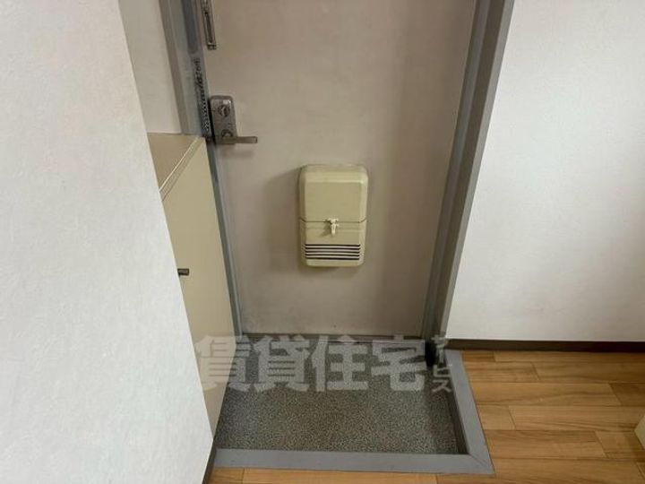 大阪府豊中市螢池東町4丁目の賃貸マンションの玄関