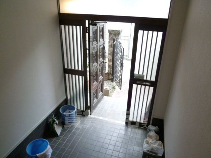 大阪府豊中市北桜塚2丁目(一戸建)の賃貸物件の玄関