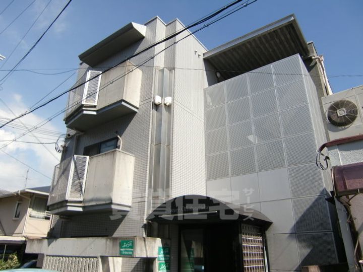 センチュリー桜塚の外観