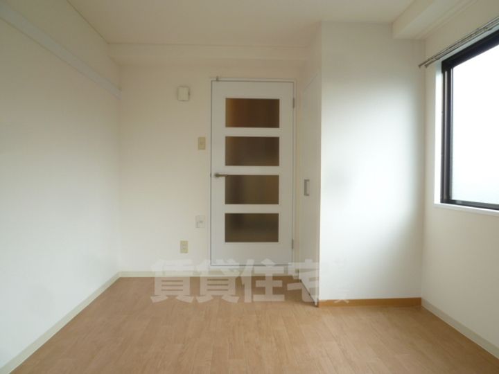 大阪府豊中市永楽荘2丁目の賃貸マンションの居間