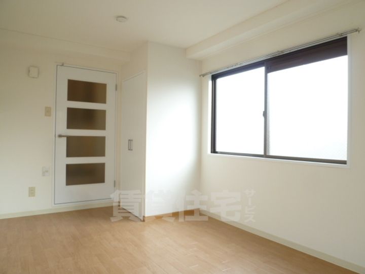 大阪府豊中市永楽荘2丁目の賃貸マンションの居間