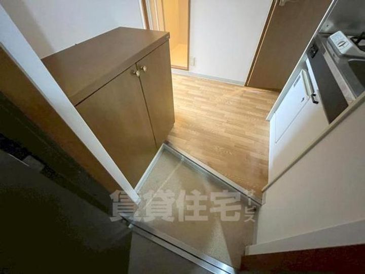 大阪府豊中市服部本町4丁目の賃貸マンションの玄関