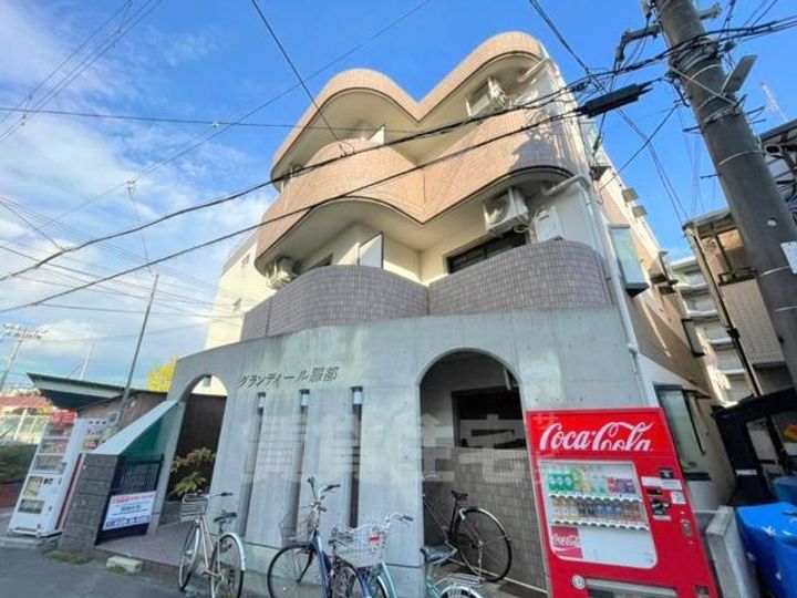 大阪府豊中市服部本町4丁目の賃貸マンションの外観