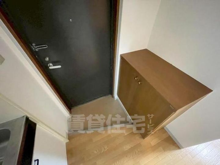大阪府豊中市服部本町4丁目の賃貸マンションの玄関