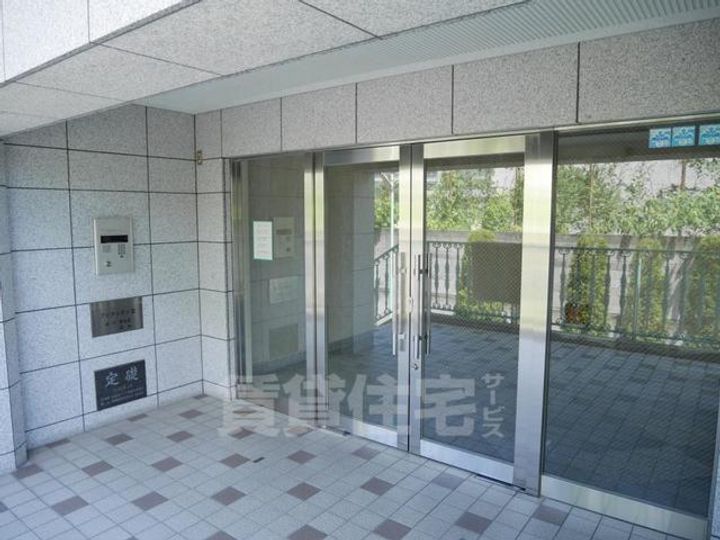 大阪府豊中市桜の町7丁目の賃貸マンションの玄関