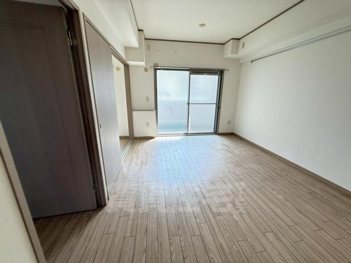 大阪府豊中市桜の町7丁目の賃貸マンションの居間