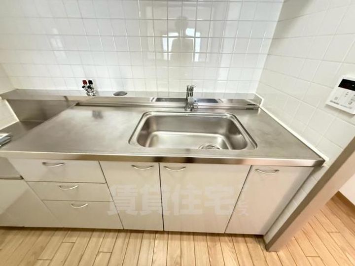 大阪府豊中市桜の町7丁目の賃貸マンションのキッチン