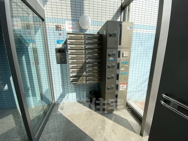 大阪府豊中市本町9丁目の賃貸マンションの玄関