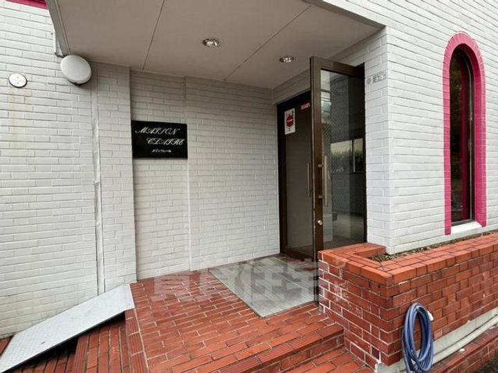 メゾンクレールの玄関