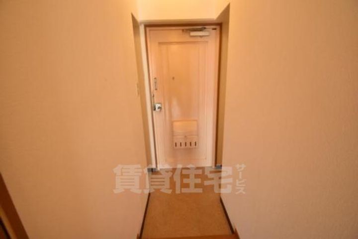 大阪府摂津市昭和園の賃貸アパートの玄関