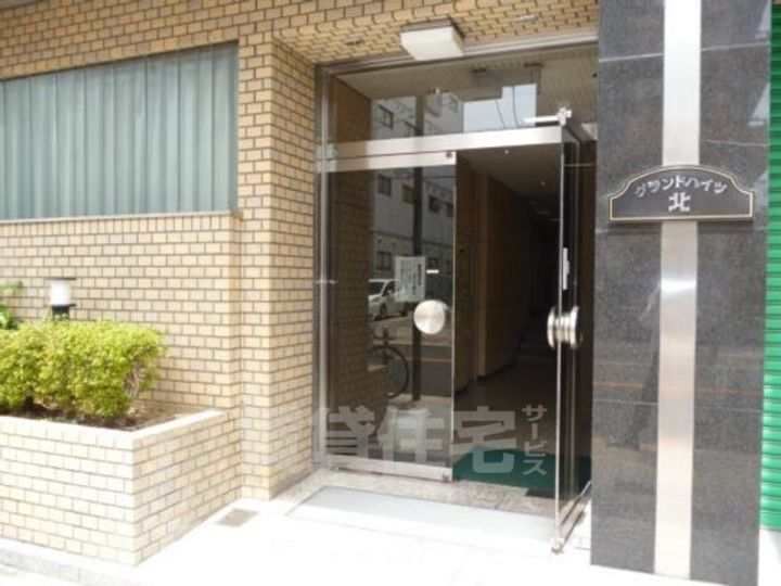第1マンション北(グランドハイツ北)の玄関