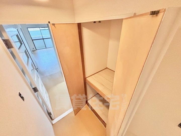 大阪府茨木市真砂3丁目の賃貸マンションの内装