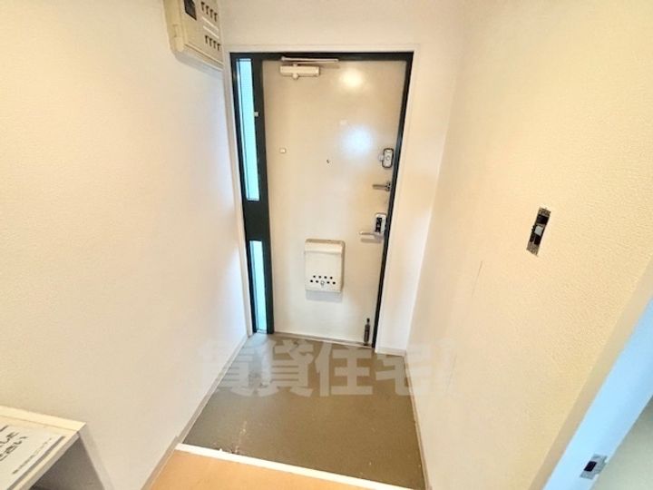 大阪府茨木市真砂3丁目の賃貸マンションの玄関