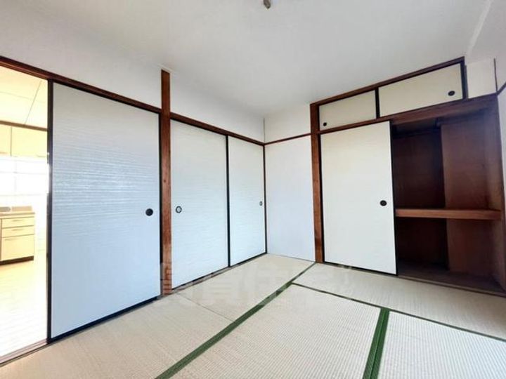 大阪府豊中市小曽根1丁目の賃貸マンションの寝室