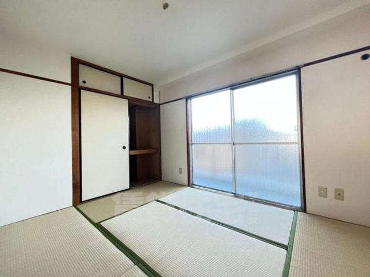 大阪府豊中市小曽根1丁目の賃貸マンションの寝室