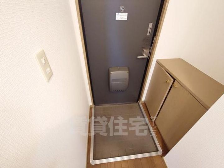 大阪府豊中市曽根西町2丁目の賃貸アパートの玄関