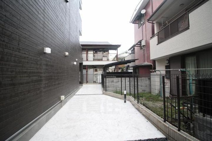 大阪府豊中市原田元町2丁目の賃貸マンションの玄関