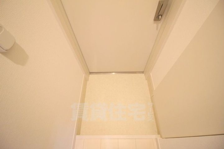 大阪府豊中市原田元町2丁目の賃貸マンションの玄関