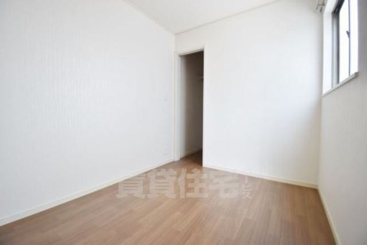 大阪府茨木市庄1丁目の賃貸アパートの寝室