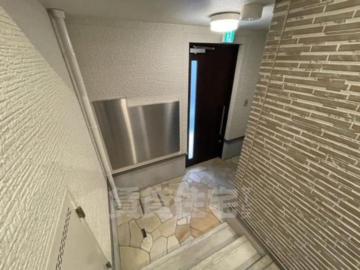 大阪府大阪市旭区新森2丁目の賃貸アパートの玄関