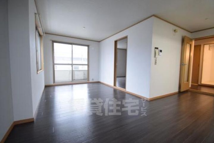 大阪府茨木市主原町の賃貸マンションの居間