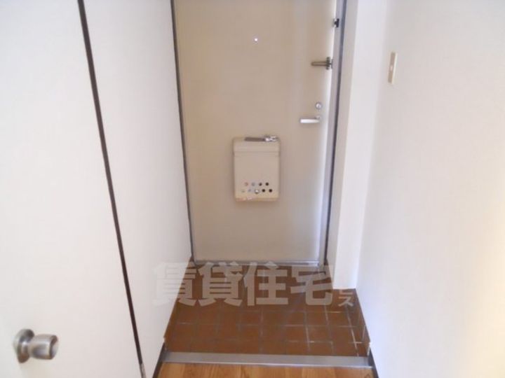 大阪府豊中市長興寺南4丁目の賃貸マンションの玄関