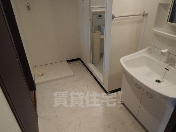 愛知県名古屋市瑞穂区八勝通2丁目の賃貸マンションの内装