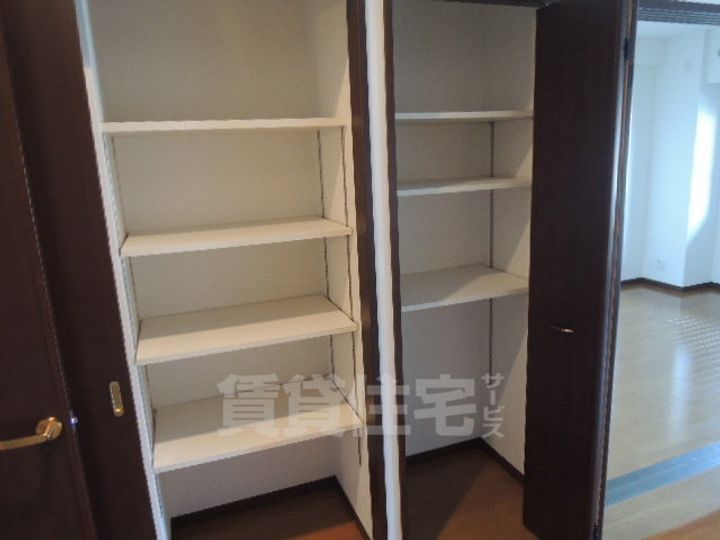 愛知県名古屋市瑞穂区八勝通2丁目の賃貸マンションの内装