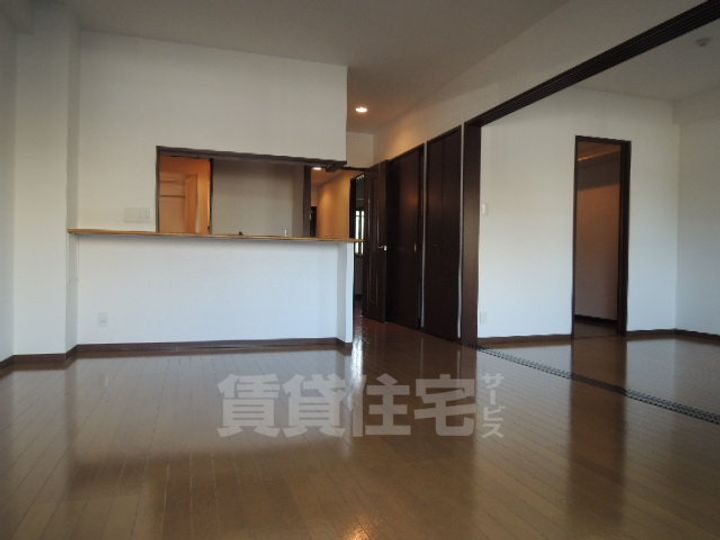 愛知県名古屋市瑞穂区八勝通2丁目の賃貸マンションの居間